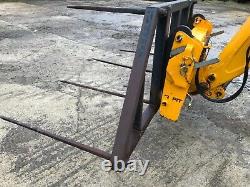 Heavy duty very Large Square And round bale spike with JCB brackets