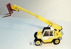 JCB 520 TELEHANDLER NZG Model 175 135 SCALE