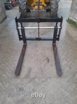 Strimech floating pallet tines on JCB Q Fit Brackets, Telehandler, Manitou